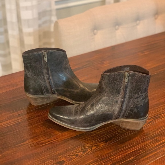 DibaTrue distressed ankle boots - Picture 6 of 11